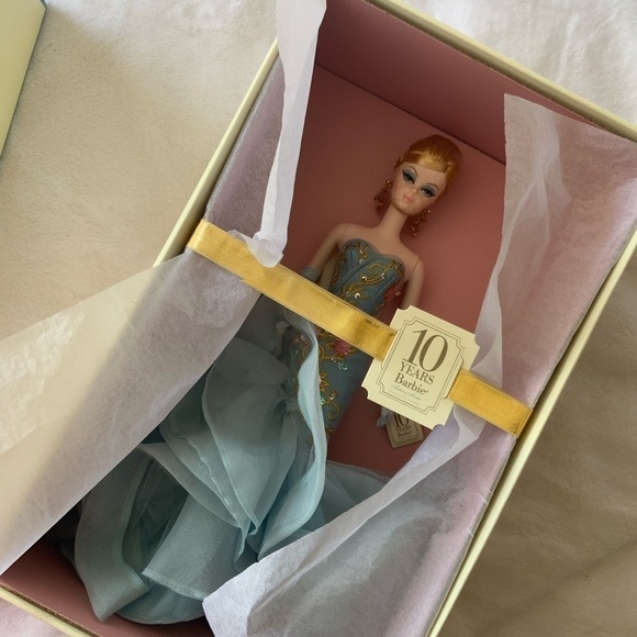 Barbie 10 Years Tribute Silkstone Barbie Doll Fashion Collection Gold Label - Picture 3 of 6